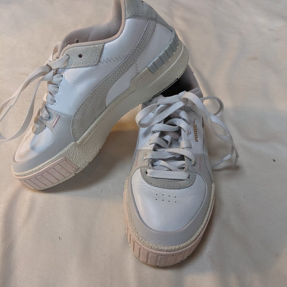 Puma Sneakers/Shoes, White, size 6 women's